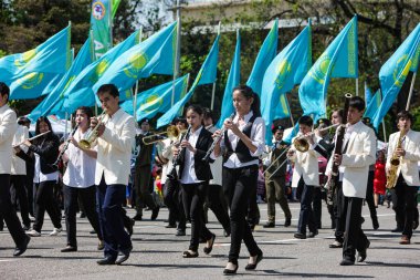 Almatı 'daki Kazakistan' da Uluslararası İşçi Bayramı, pek çok ülkede İşçi Bayramı olarak da bilinir ve genellikle Mayıs Bayramı olarak adlandırılır. Mayıs. Bir. 2011.