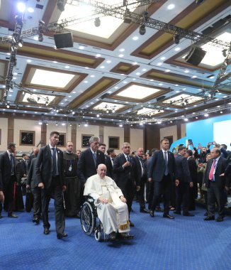 Astana, Kazakistan 'daki Roma Katolik Kilisesi' nin başı, Papa Francis. 14 Eylül. 2022