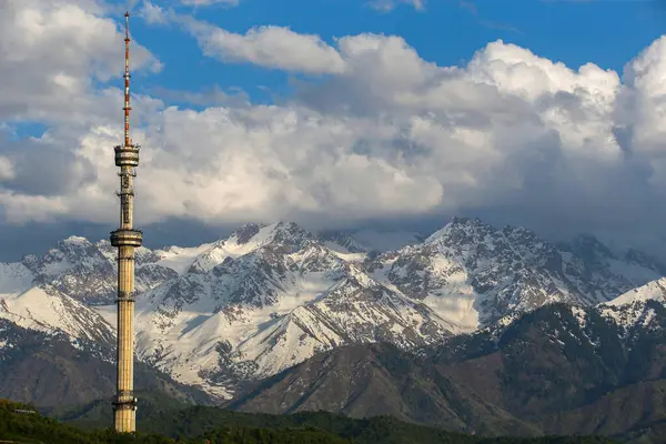 Almaty Είναι Μεγαλύτερη Μητρόπολη Στο Καζακστάν Που Βρίσκεται Στους Πρόποδες Φωτογραφία Αρχείου