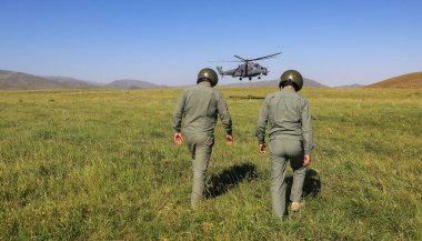 Kazakistan 'ın Almaty bölgesindeki dağlık bölgelerde uçuş eğitimi. 26 Temmuz 2022