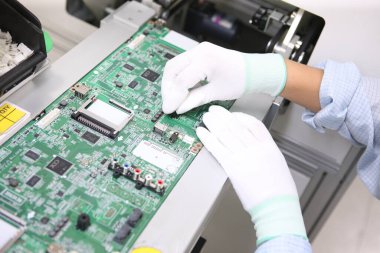 Televizyonların montajı için Almatı 'daki LG tesisi. 23.08.2012.