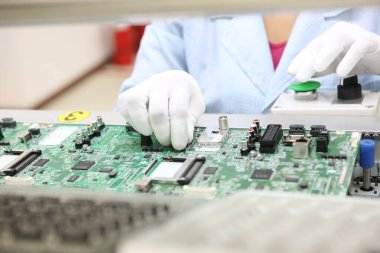 Televizyonların montajı için Almatı 'daki LG tesisi. 23.08.2012.