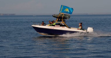 Alakol Gölü, Kazakistan 'ın orta kesiminde, Almaty ve Shyghyz bölgelerinin bir parçası olan BalkhashAlakol Havzası' nda yer alan bir göldür. 3 Ağustos 2023