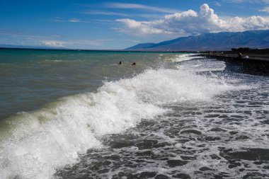 Alakol Gölü, Kazakistan 'ın orta kesiminde, Almaty ve Shyghyz bölgelerinin bir parçası olan BalkhashAlakol Havzası' nda yer alan bir göldür. 3 Ağustos 2023