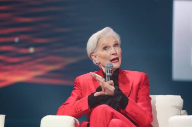 Mayıs Musk Almaty 'deki Kadın Forumu' nu ziyaret etti. Kazakistan, 17 Ekim 2024