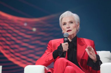 Mayıs Musk Almaty 'deki Kadın Forumu' nu ziyaret etti. Kazakistan, 17 Ekim 2024