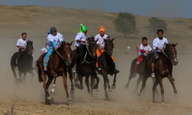 Alaman Baiga bir binicilik yarışması, şehirlerarası ve uzun mesafe yarışı. 11 Eylül 2011