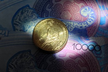 Dolar on sentlik banknotlarda yatıyor.