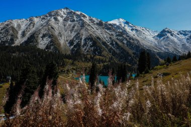 Büyük Almaty Gölü, Almaty 'den 20 kilometre uzakta güzel bir göl..