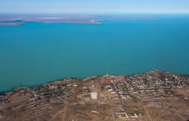 Balkhash Gölü, Kazakistan 'ın güneydoğusunda, Asya' nın en büyük göllerinden biri ve dünyanın en büyük 15. gölüdür..