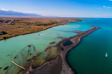 Güzel bir dünyevi manzaraya sahip bir uçaktan manzara.