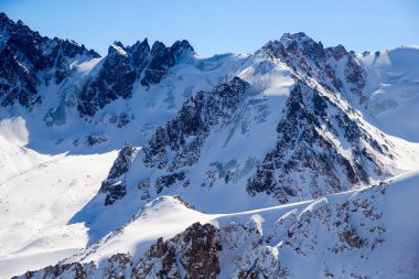 Ile Alatau, Kazakistan ve Kırgızistan 'daki Kuzey Tian Shan dağ sisteminin bir parçasıdır..