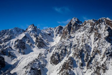Ile Alatau, Kazakistan ve Kırgızistan 'daki Kuzey Tian Shan dağ sisteminin bir parçasıdır..