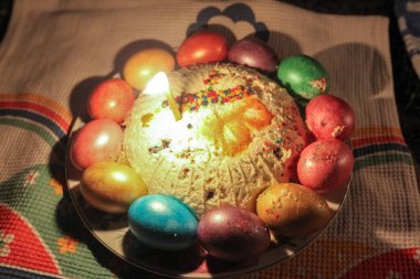 Kazakistan 'daki Vonesensky Katedrali yakınlarındaki parkta paskalya. 20.04.2014