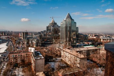 Kazakistan 'ın en büyük metropolü olan Almaty, Trans-Ili Alatau dağlarının eteklerinde geçiyor. 25.01.2008
