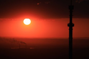 Almaty, Kazakistan 'ın en büyük metropolü Trans-Ili Alatau dağlarının eteklerinde kurulmuştur..