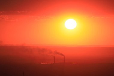 Almaty, Kazakistan 'ın en büyük metropolü Trans-Ili Alatau dağlarının eteklerinde kurulmuştur..
