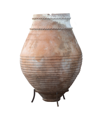 Büyük terracotta vazosu. Şeffaf png, kendi geçmişinizi ekleyin.