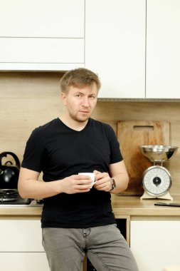 İş yerinde bir adam portresi