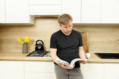 İş yerinde bir adam portresi