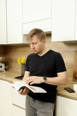 İş yerinde bir adam portresi