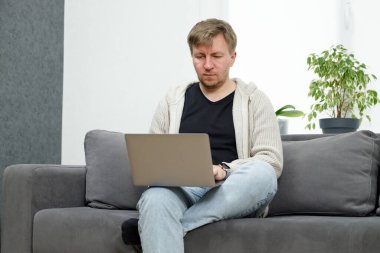 İş yerinde bir adam portresi