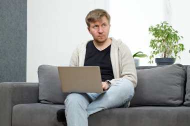 İş yerinde bir adam portresi