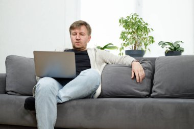 İş yerinde bir adam portresi