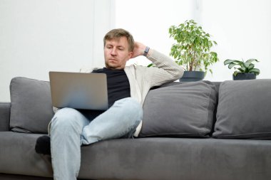 İş yerinde bir adam portresi