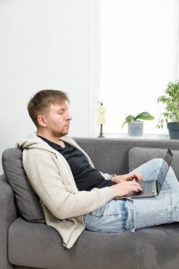 İş yerinde bir adam portresi