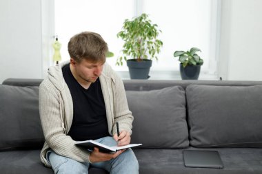 İş yerinde bir adam portresi