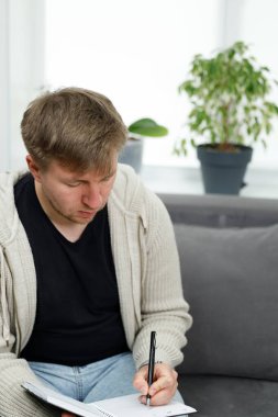 İş yerinde bir adam portresi