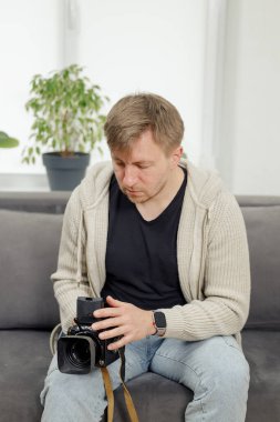 İş yerinde bir adam portresi