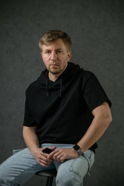 İş yerinde bir adam portresi