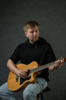 İş yerinde bir adam portresi