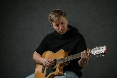 İş yerinde bir adam portresi