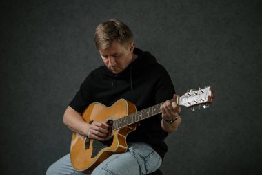 İş yerinde bir adam portresi