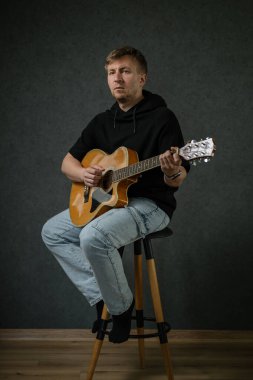 İş yerinde bir adam portresi