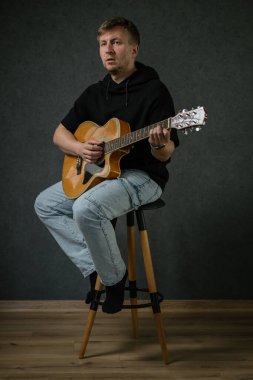 İş yerinde bir adam portresi