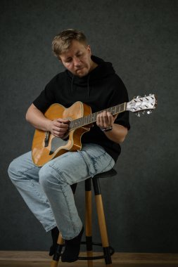 İş yerinde bir adam portresi