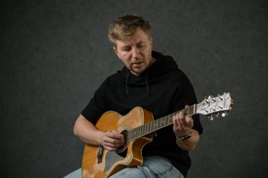 İş yerinde bir adam portresi