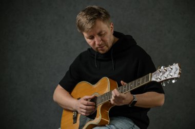 İş yerinde bir adam portresi