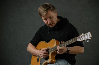 İş yerinde bir adam portresi