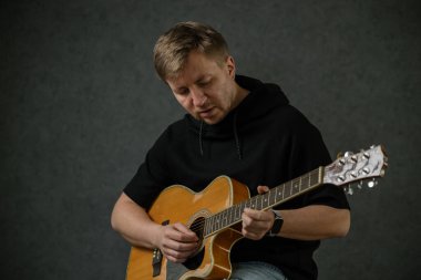 İş yerinde bir adam portresi