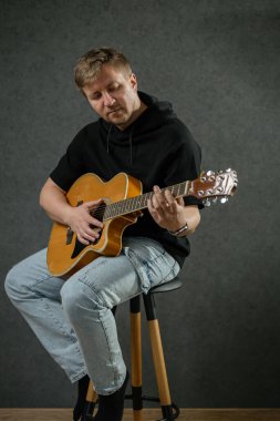 İş yerinde bir adam portresi