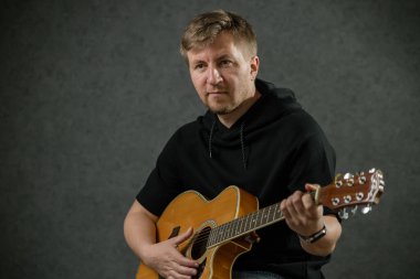 İş yerinde bir adam portresi