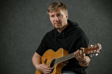 İş yerinde bir adam portresi