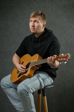 İş yerinde bir adam portresi