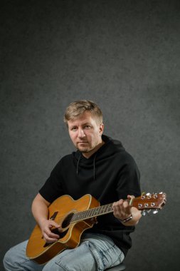 İş yerinde bir adam portresi