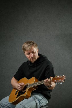 İş yerinde bir adam portresi